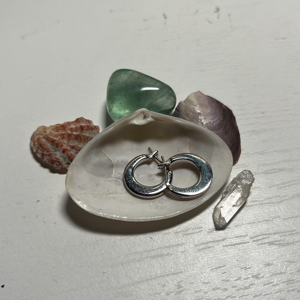 Silver tone huggie hoops retro